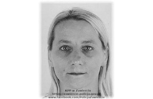 Zdjęcie czarno-białe.  Widoczna na nim poszukiwana kobieta Malwina Wnuk. Na dole, na środku widoczne napisy: KPP w Zawierciu, https://zawiercie.policja.gov.pl, www.facebook.com/PolicjaZawiercie